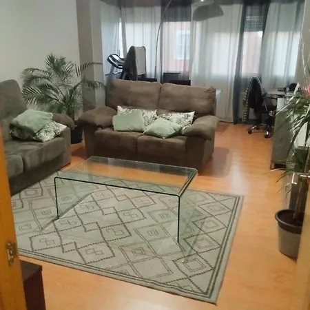 Piso En Zona Privada Y Aparcamiento Gratuito アパート *