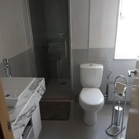Piso En Zona Privada Y Aparcamiento Gratuito