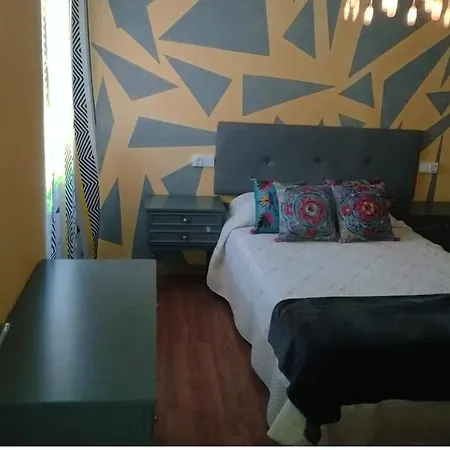 Piso En Zona Privada Y Aparcamiento Gratuito アパート